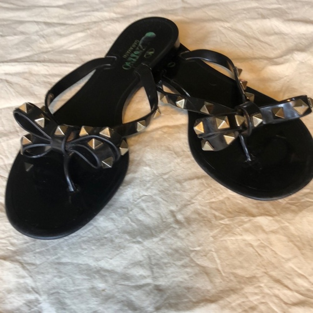 Valentino Garavani Rockstud Sandals for parts as toe straps broken.